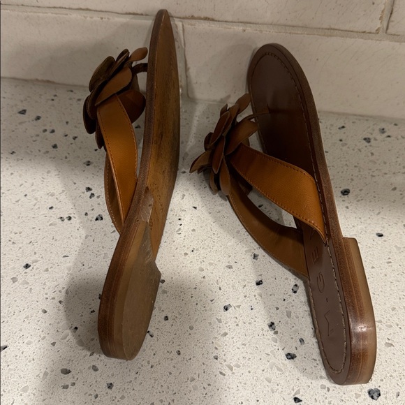 M. Gemi Women's Tan Leather Floral Accents Sandals Casual Made in Italy Size 38 - Picture 6 of 8